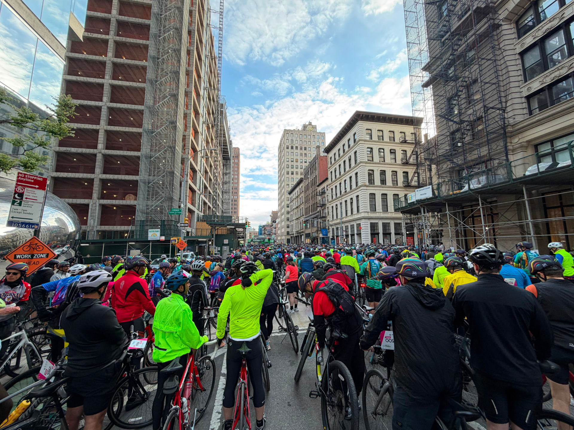 Thousands of cyclists filling the street at the tour start